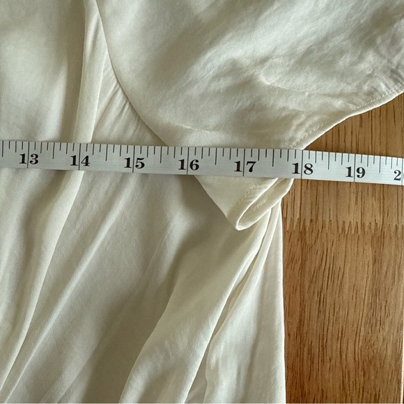 Vince Camuto Women’s Blouse Size L White Sheer Flowy Front Tie Keyhole Zip - Picture 7 of 8